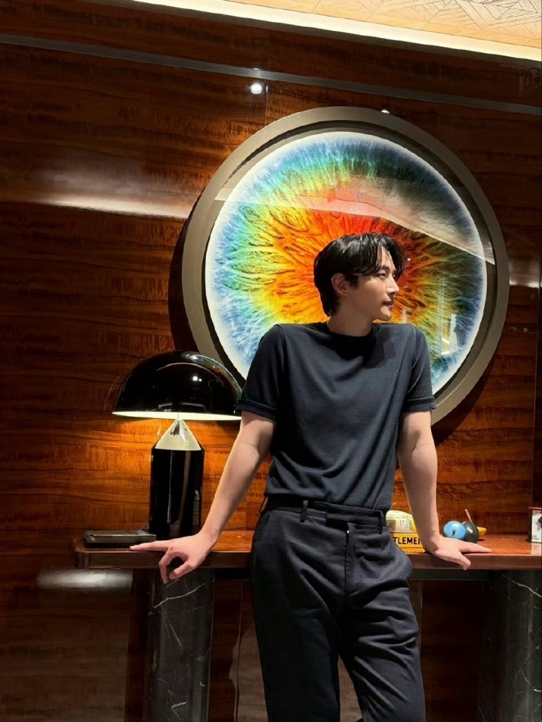 Behind-the-scenes cut of Lee Junho