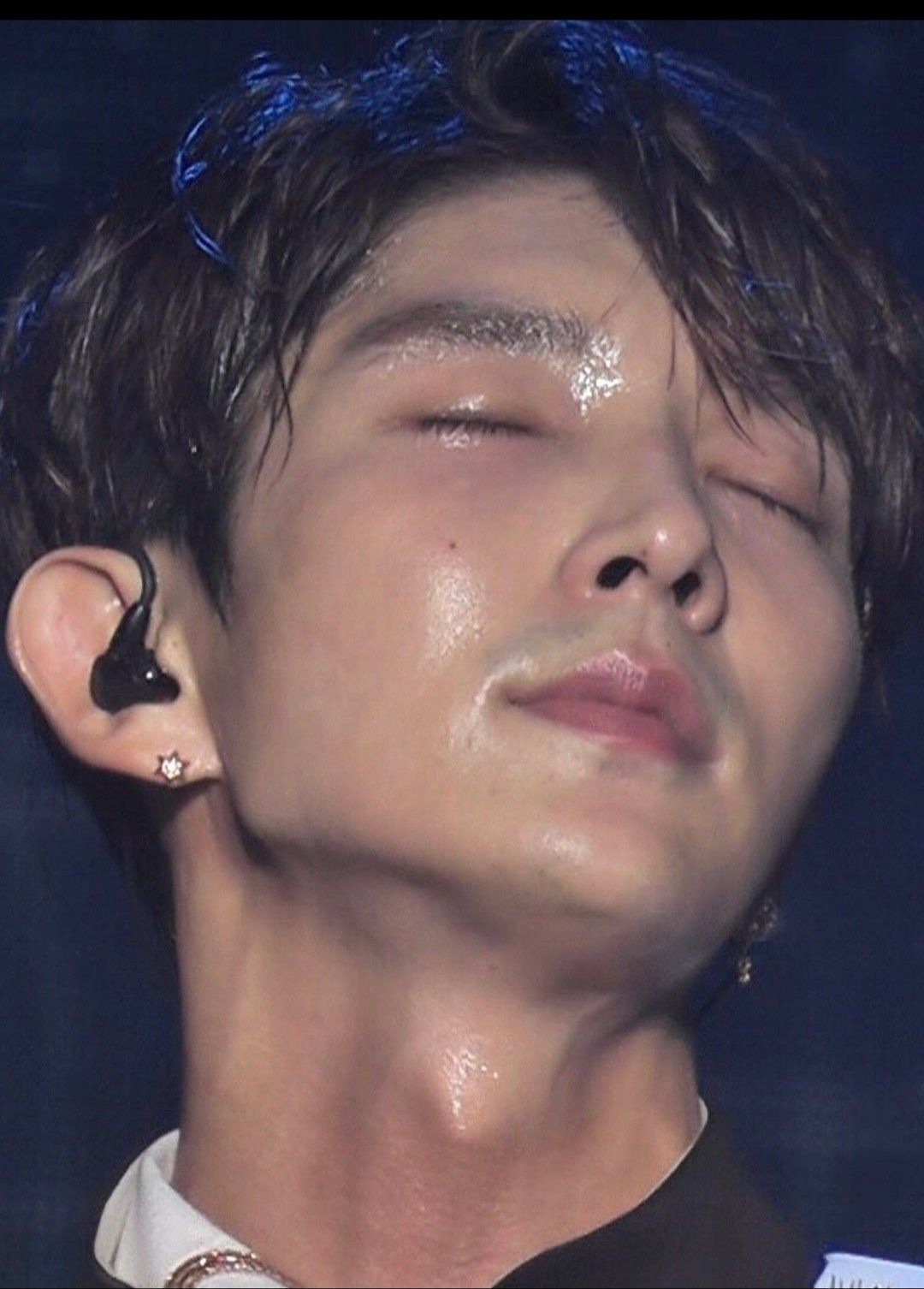 Behind-the-scenes cut of Lee Joongi