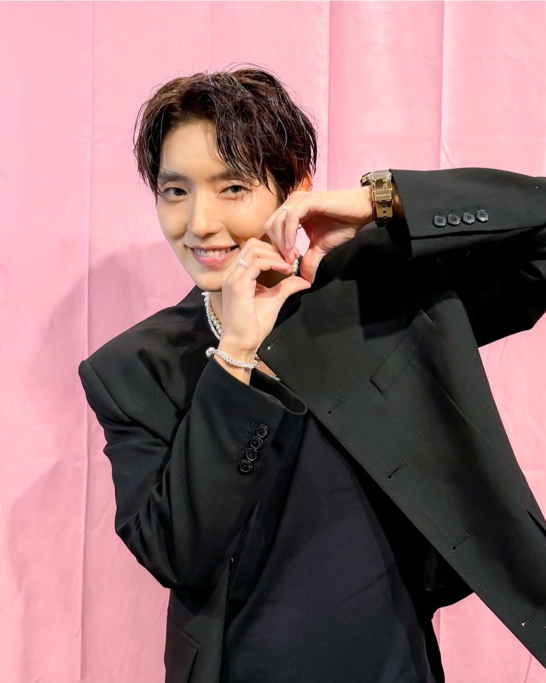 Behind-the-scenes cut of Lee Joongi