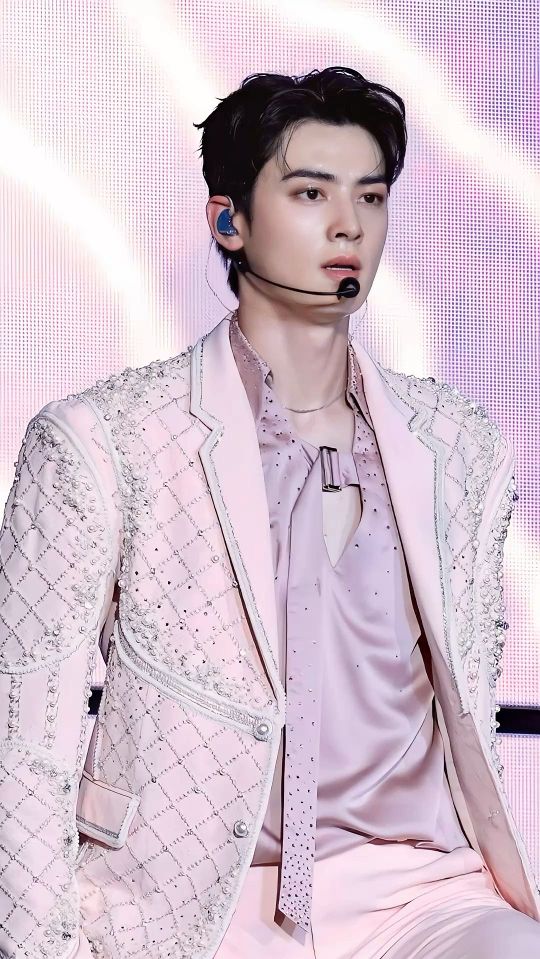 Latest photo of Cha Eunwoo