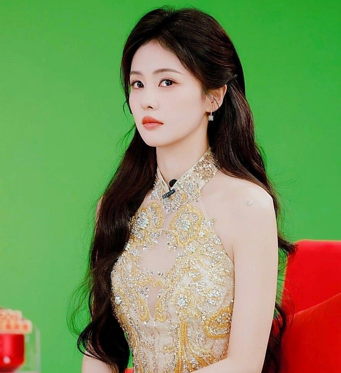 Behind-the-scenes cut of Bai Lu
