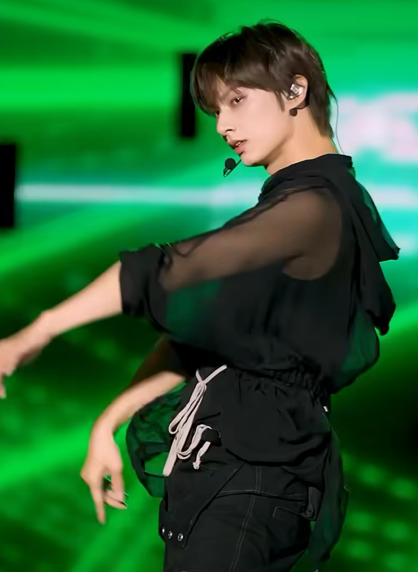 Behind-the-scenes cut of Wen Junhui