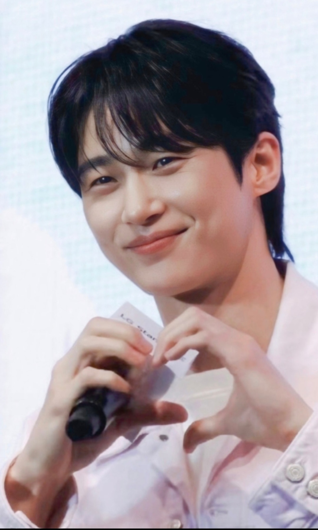 Behind-the-scenes cut of Byeon Wooseok