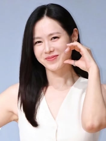 손예진 최근 활동샷