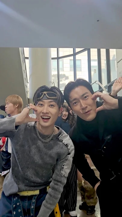 Special wallpaper made by Choi Siwon's fans