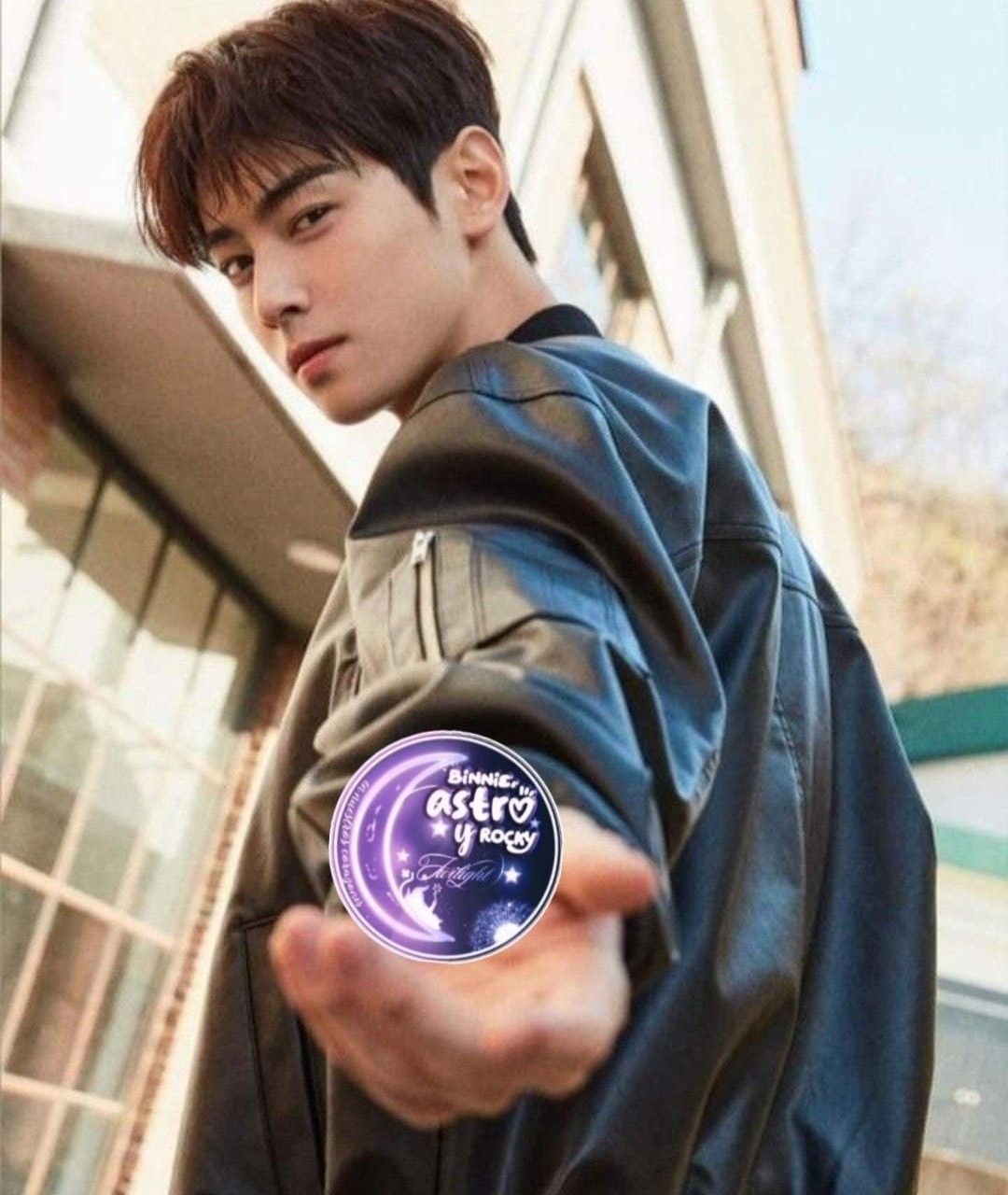 Behind-the-scenes cut of Cha Eunwoo