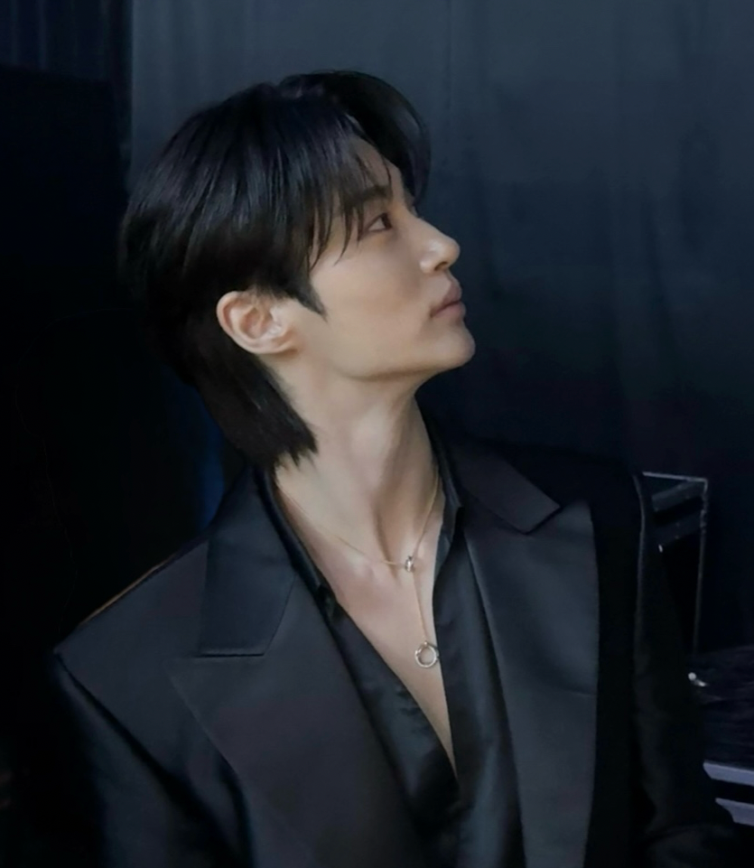 Behind-the-scenes cut of Byeon Wooseok