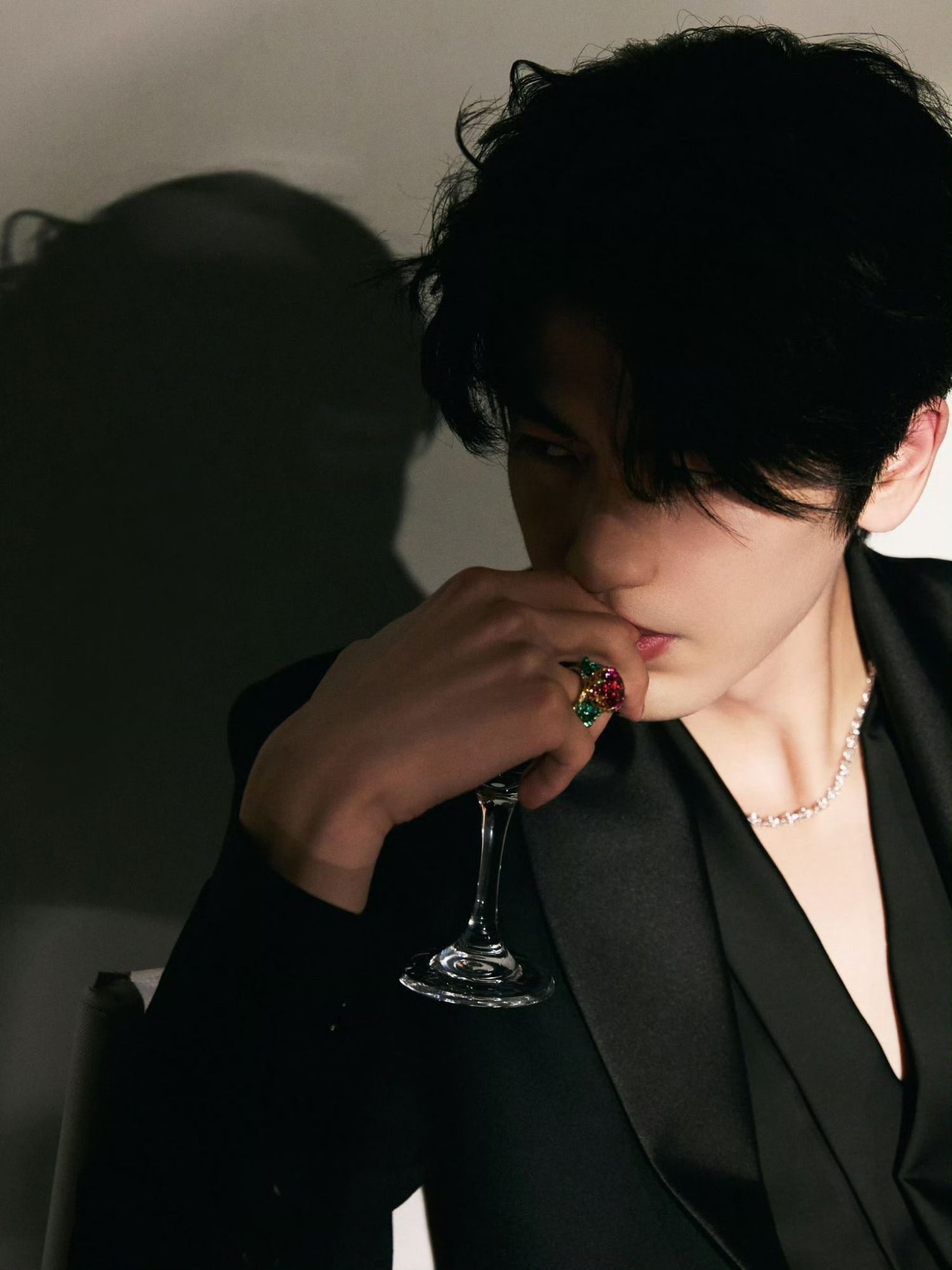 Behind-the-scenes cut of Zhang Linghe