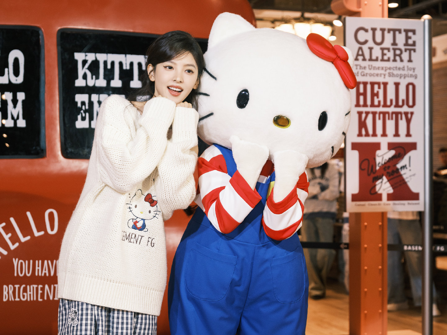 Behind-the-scenes cut of Zhang Ruonan