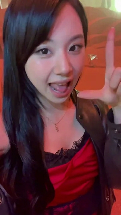 Behind-the-scenes cut of Park Shinhye
