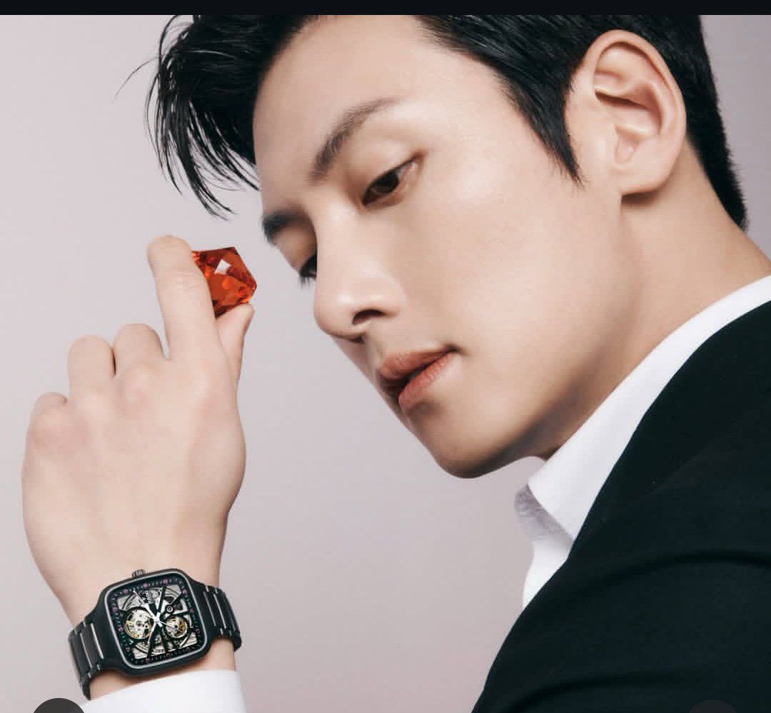 Behind-the-scenes cut of Ji Changwook