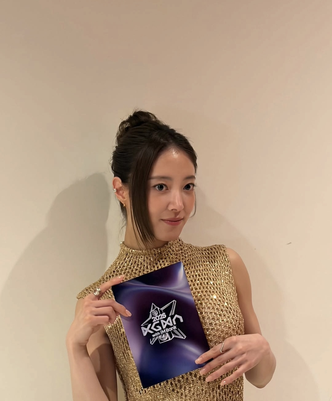 Behind-the-scenes cut of Lee Seyoung