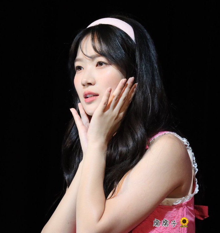 Behind-the-scenes cut of Kim Hyeyoon