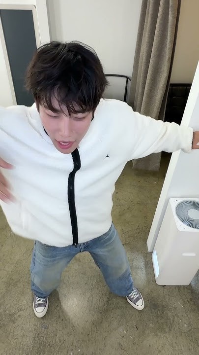 Behind-the-scenes cut of Cha Eunwoo