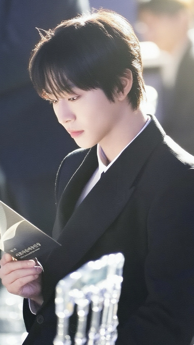 Behind-the-scenes cut of Ahn Hyoseop