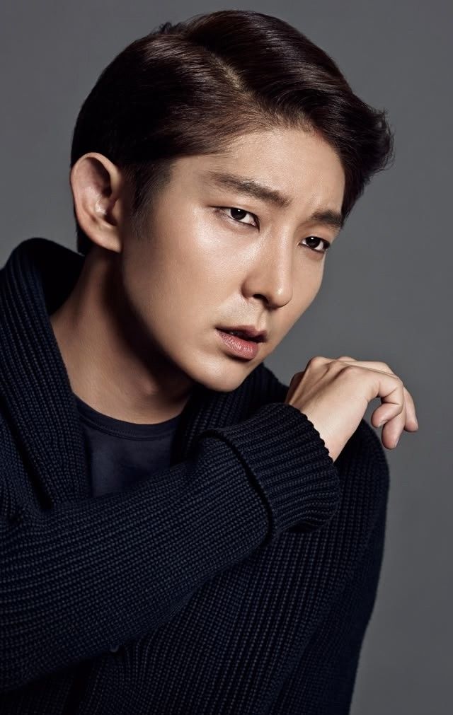 Behind-the-scenes cut of Lee Joongi