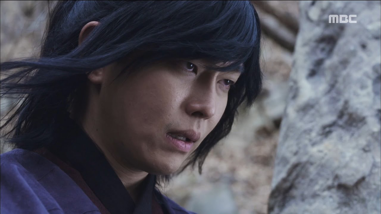 A moment captured by a fan of Yoon Kyunsang