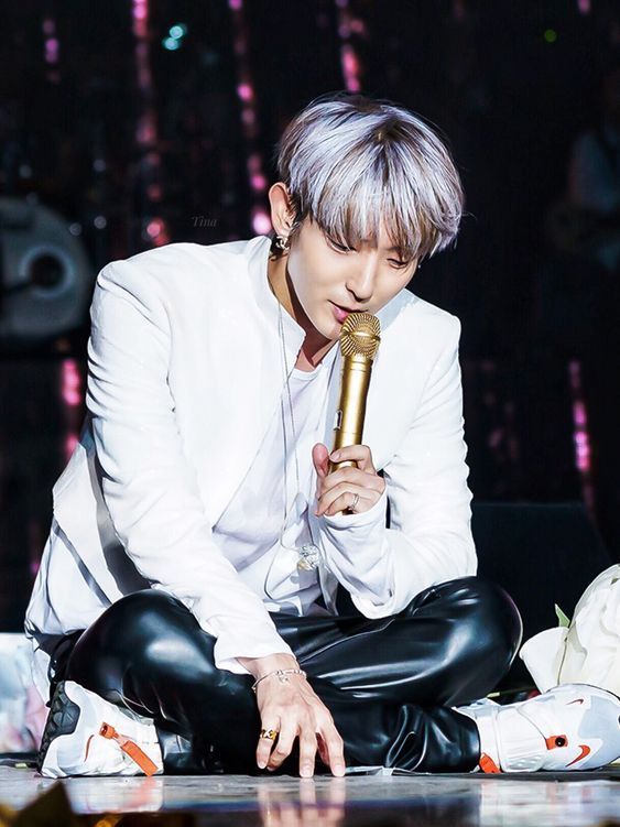 A moment captured by a fan of Lee Joongi