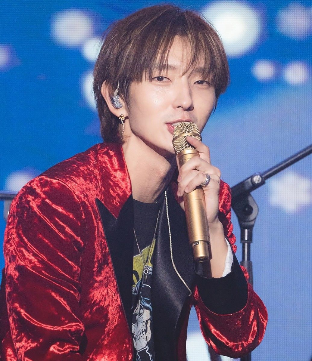 A moment captured by a fan of Lee Joongi