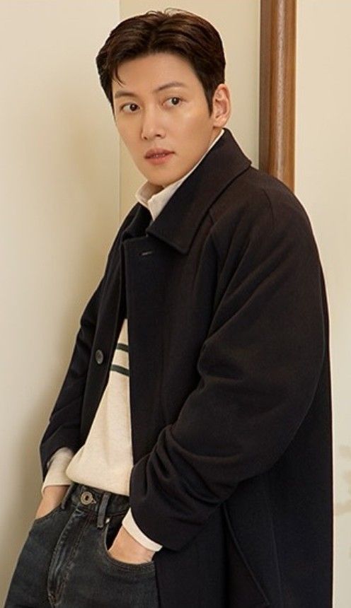 Behind-the-scenes cut of Ji Changwook