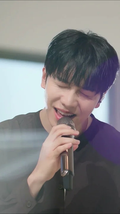 Behind-the-scenes cut of Lee Seunggi