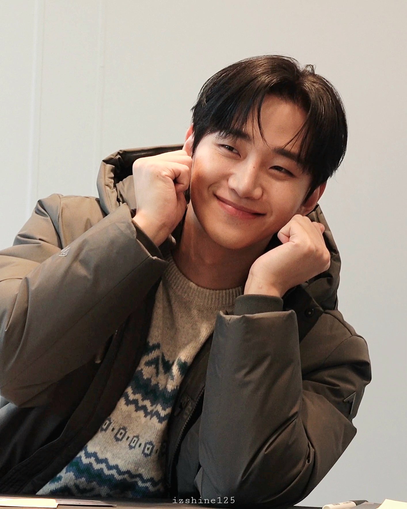 イ・ジュノのビハインドカット