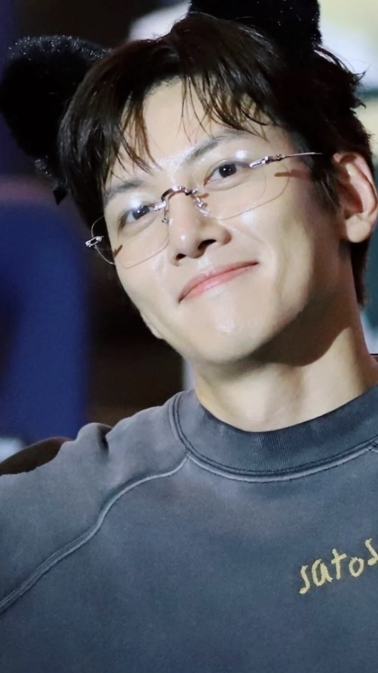 A moment captured by a fan of Ji Changwook