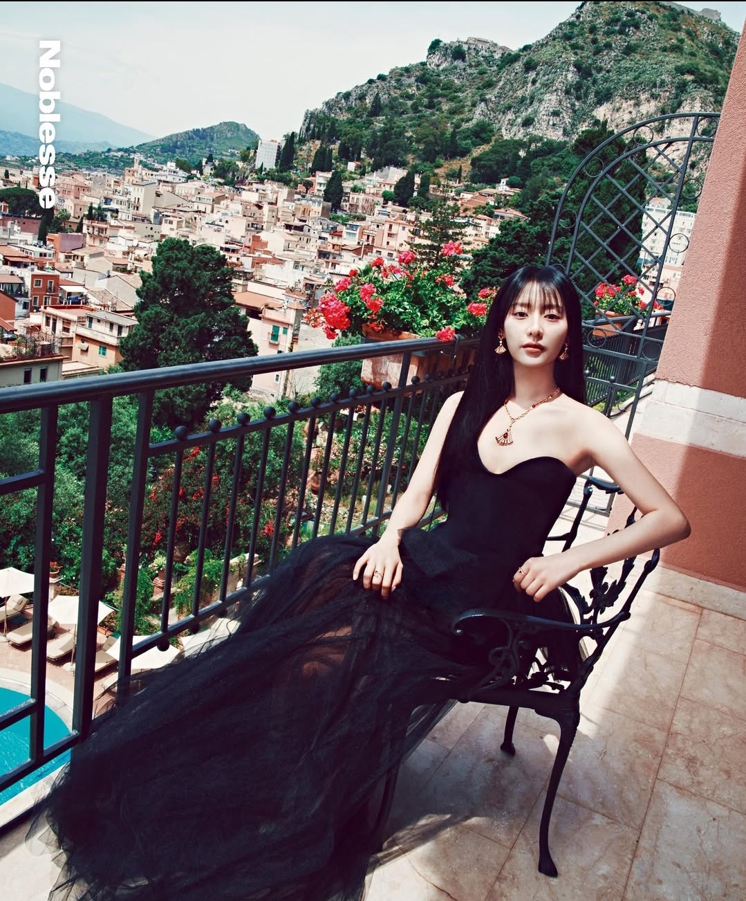 Behind-the-scenes cut of Kim Jiwon