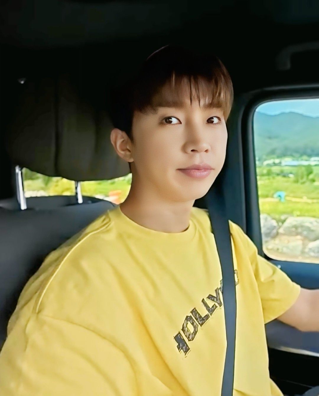 Behind-the-scenes cut of Lim Youngwoong