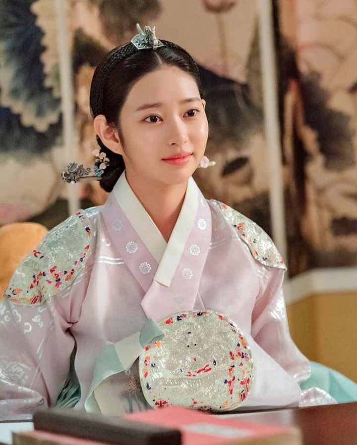 Behind-the-scenes cut of Kim Minju