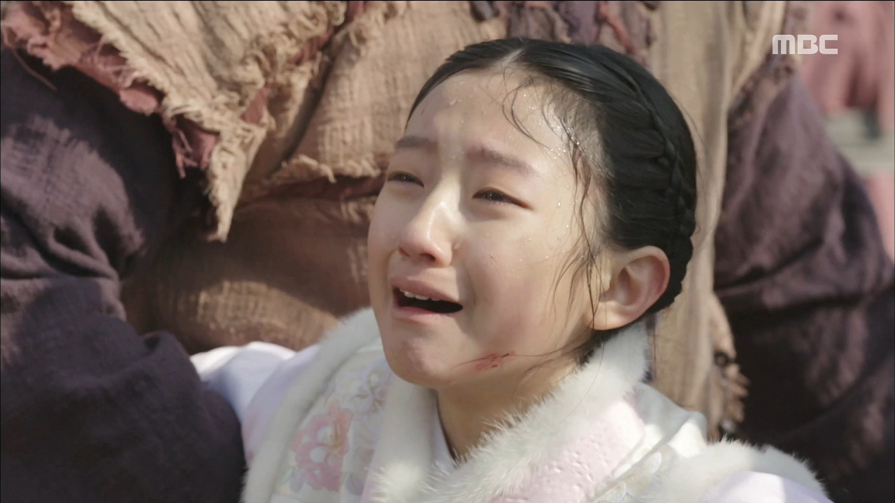 Behind-the-scenes cut of Yoon Kyunsang