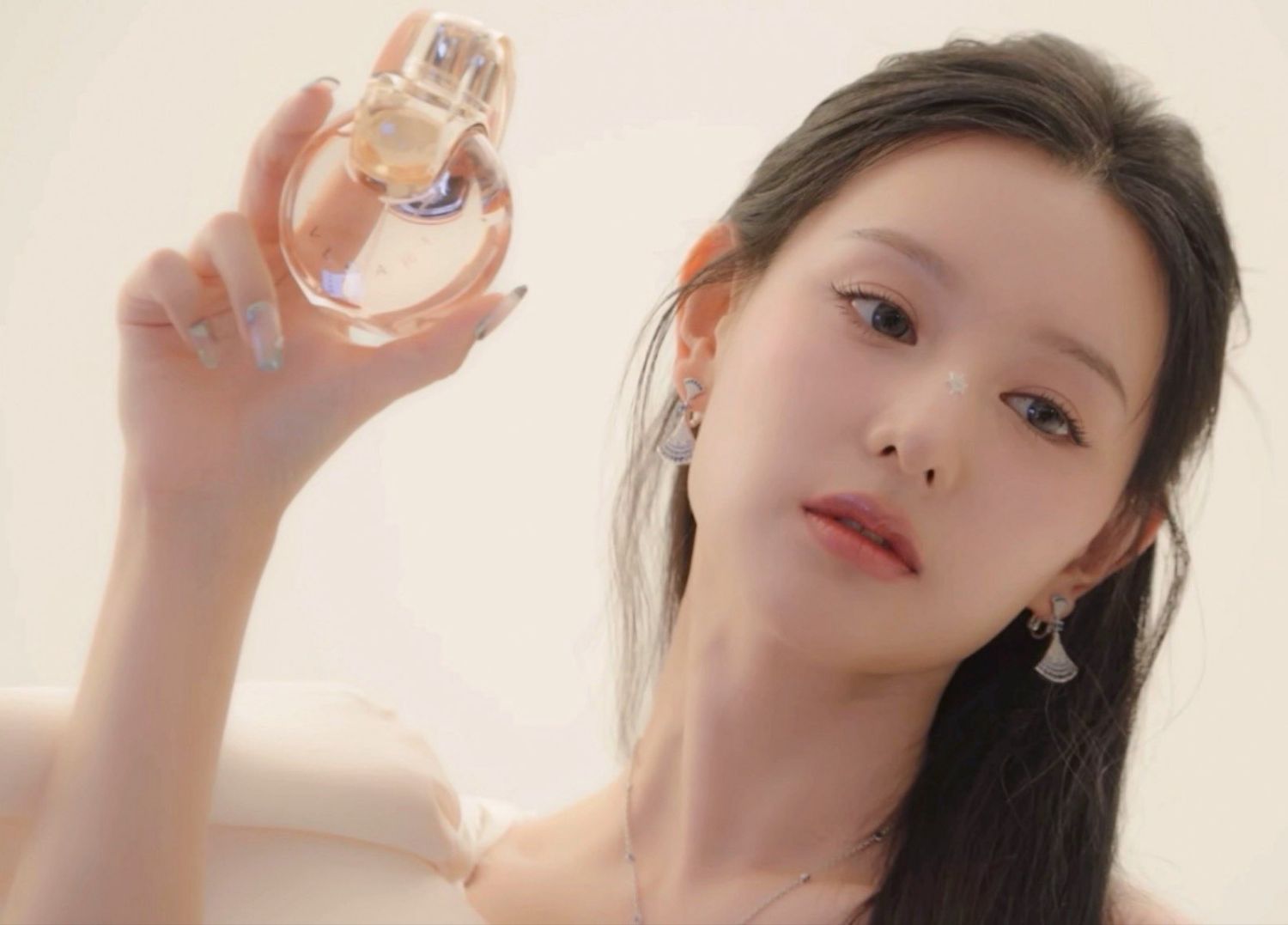 A moment captured by a fan of Kim Jiwon