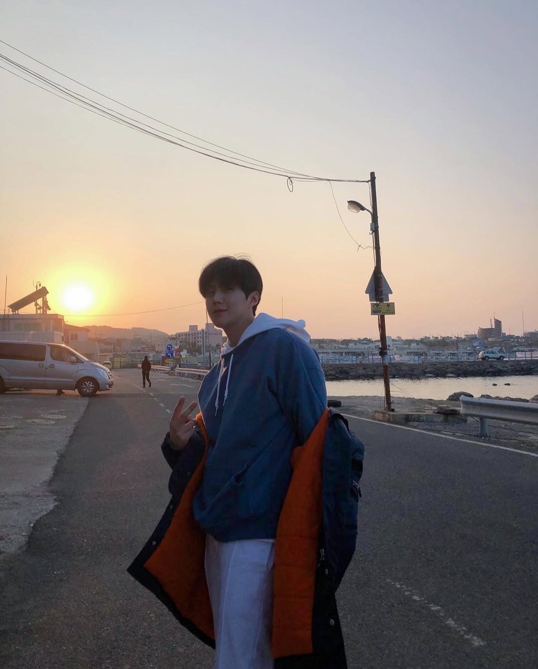 Behind-the-scenes cut of Kim Seonho