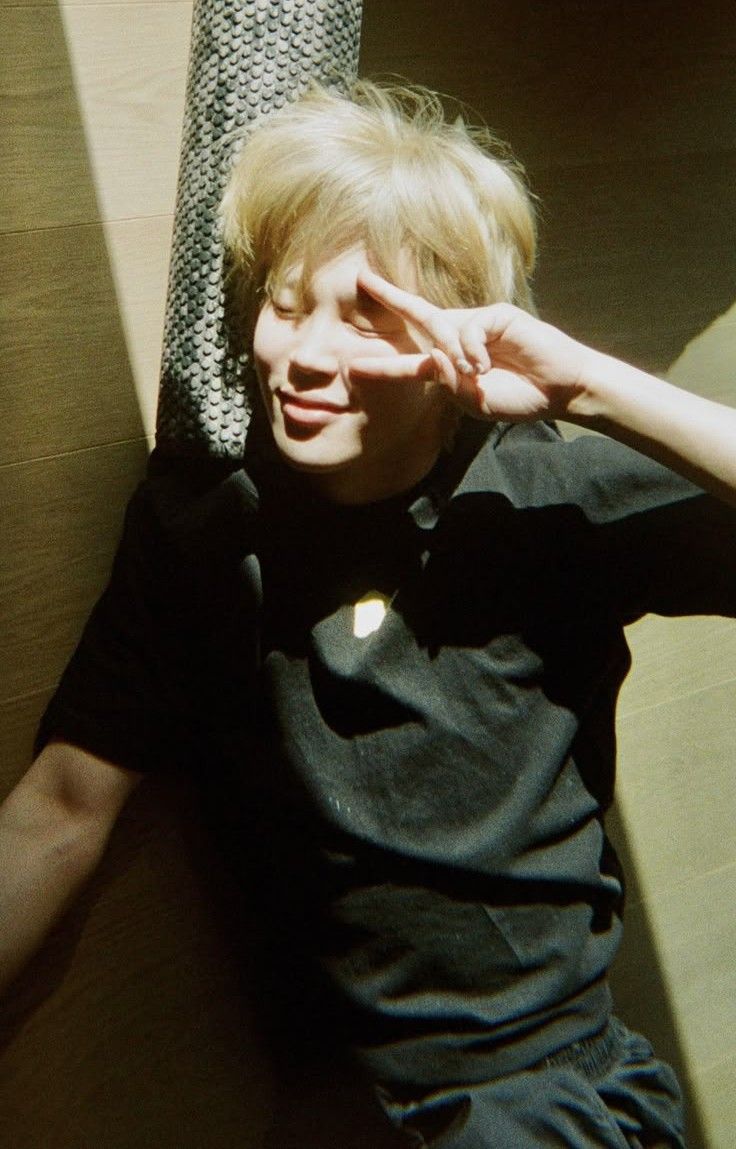 Behind-the-scenes cut of Ha Jimin