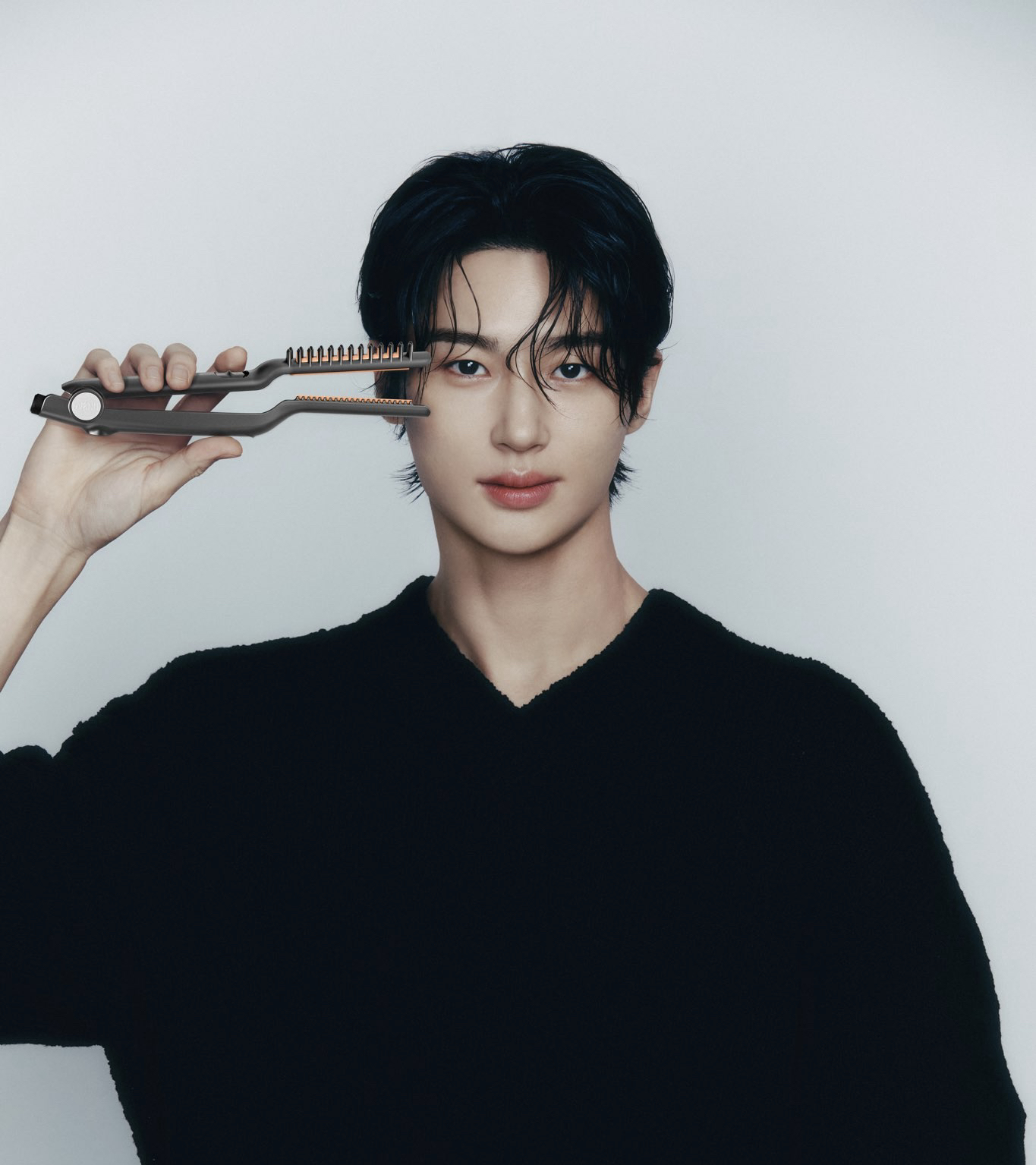 Behind-the-scenes cut of Byeon Wooseok