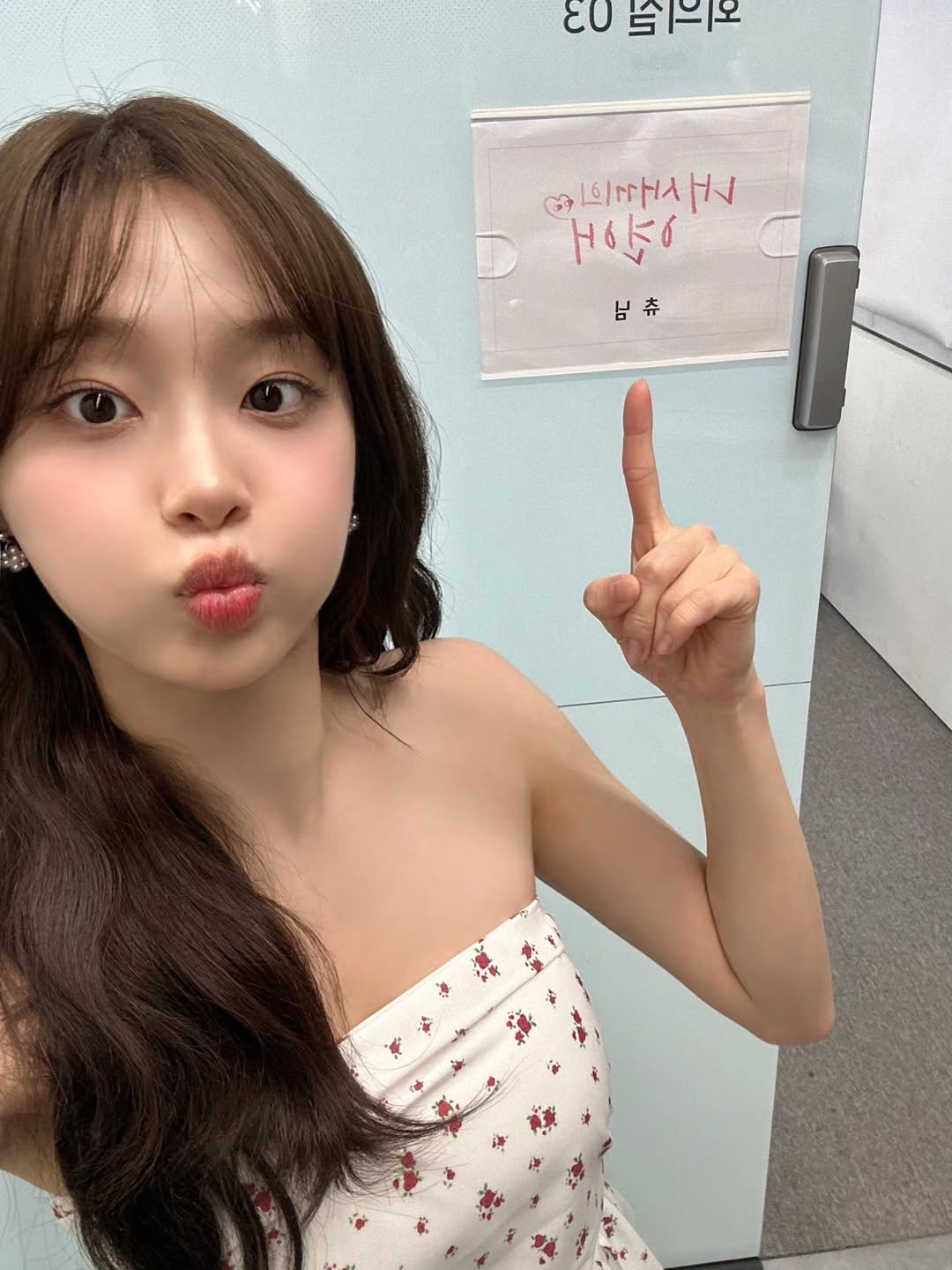 Behind-the-scenes cut of Chuu