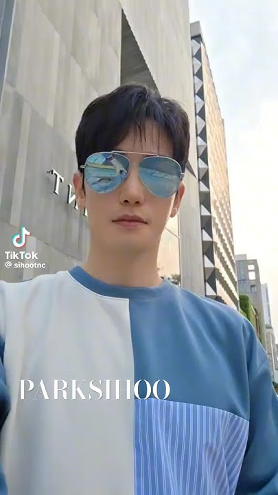 A moment captured by a fan of Park Sihoo
