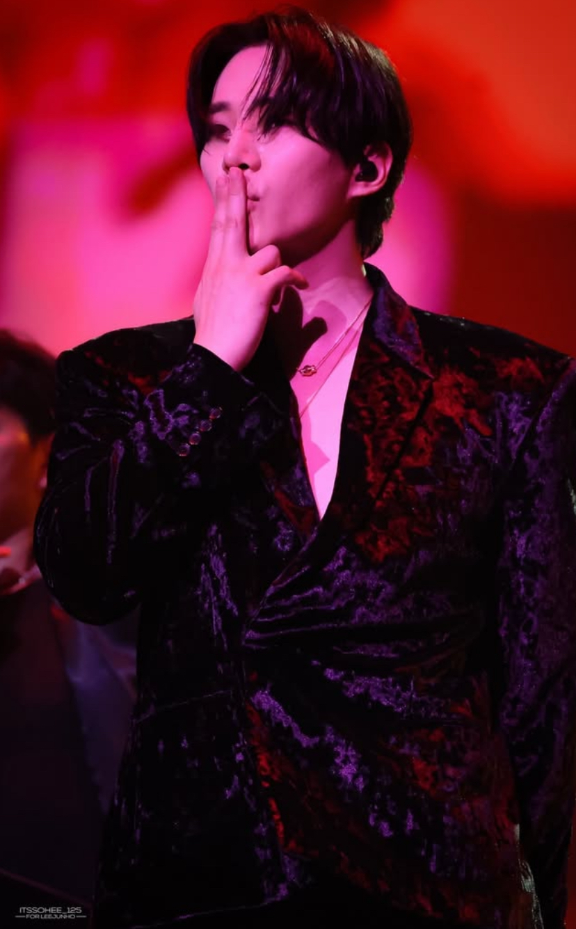 Behind-the-scenes cut of Lee Junho