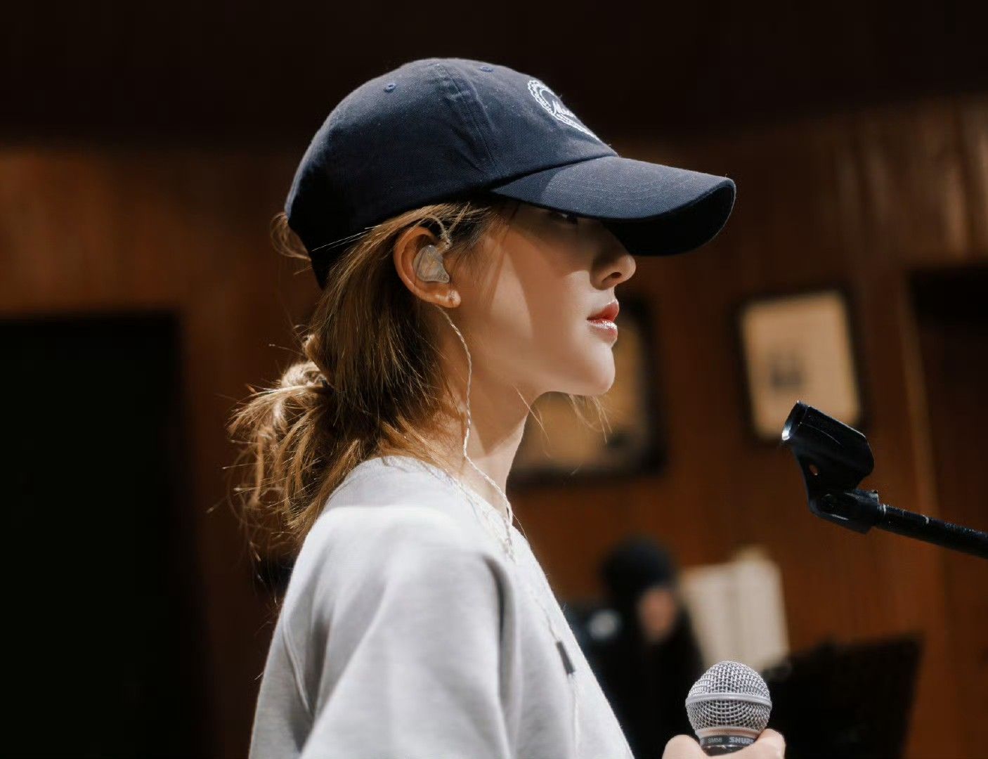 A moment captured by a fan of Zhao Lusi