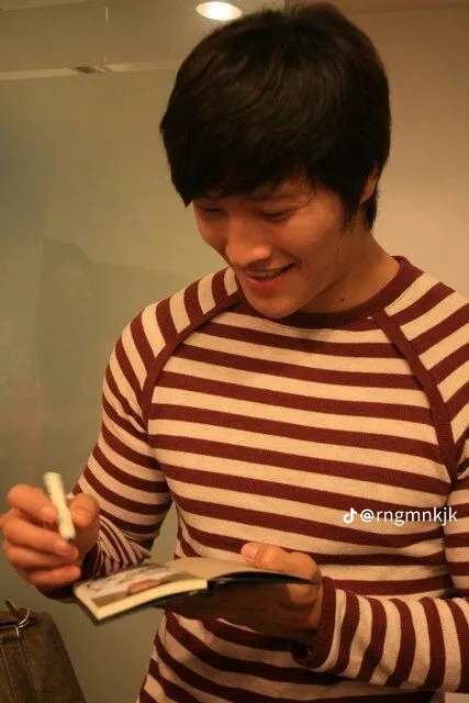 Behind-the-scenes cut of Kim Jongkook