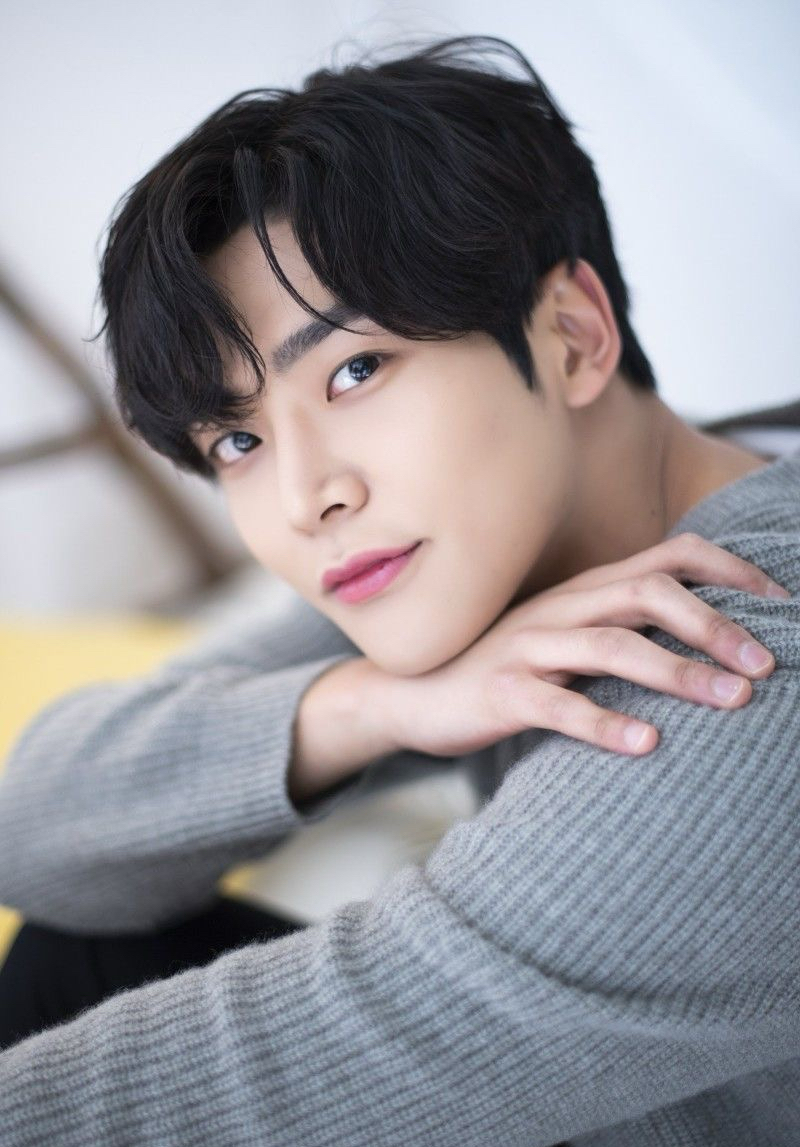 A moment captured by a fan of Rowoon