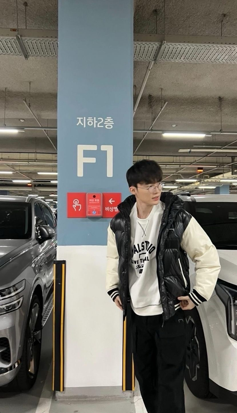 Today's popular wallpaper in Faker community