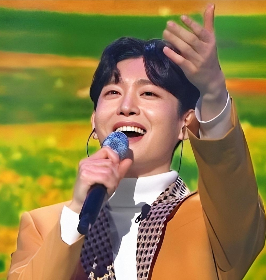Latest photo of Kim Yongbin