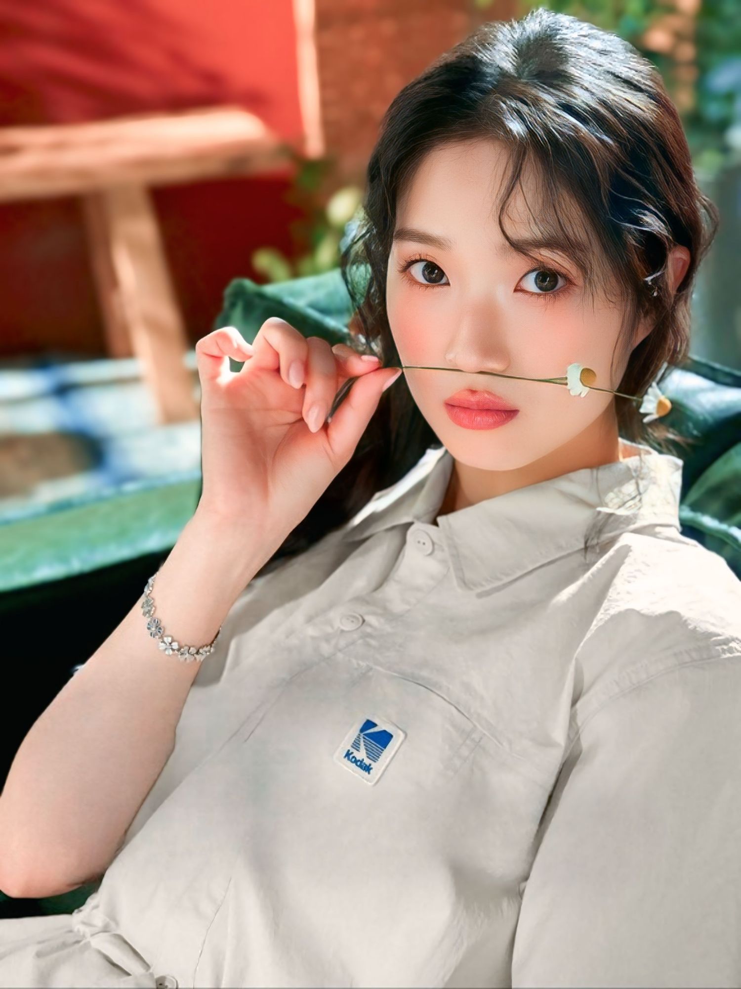 Behind-the-scenes cut of Kim Hyeyoon