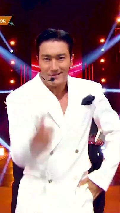 Latest photo of Choi Siwon