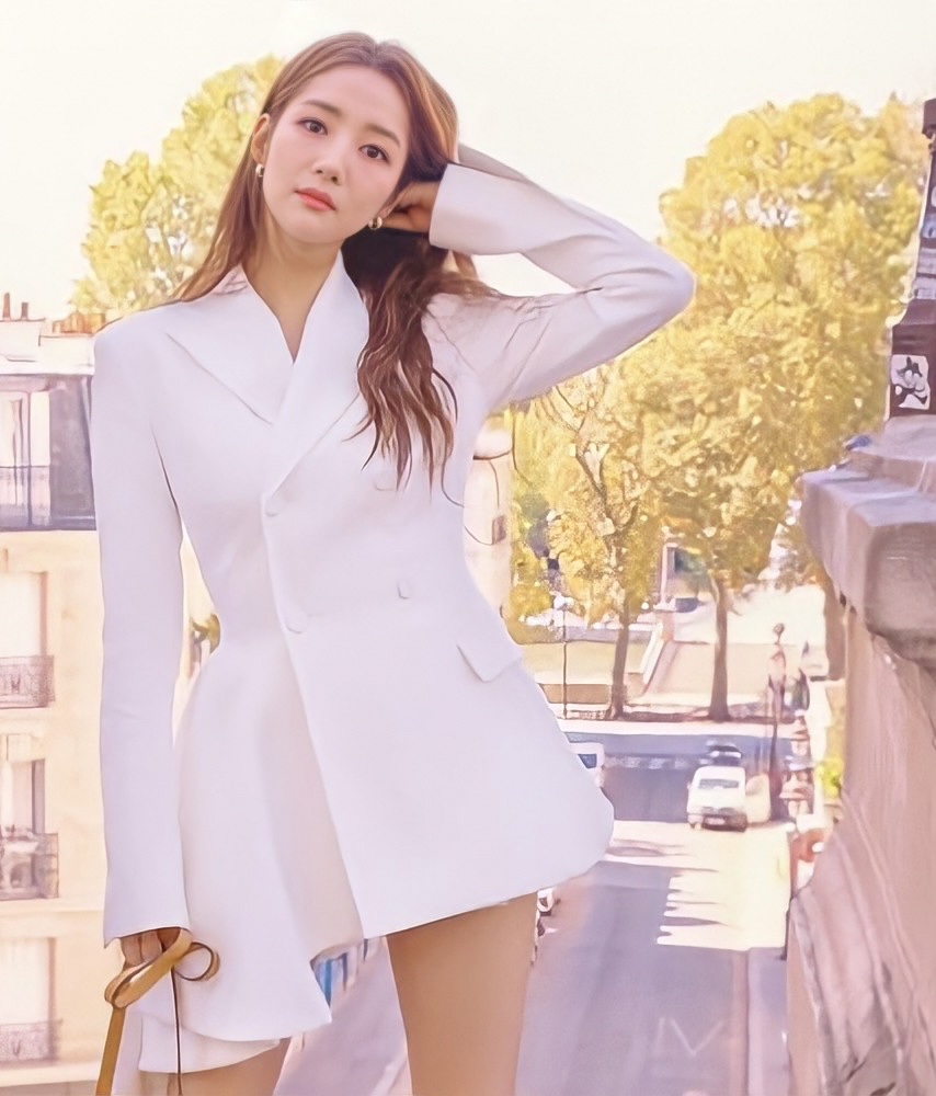 Behind-the-scenes cut of Park Minyoung
