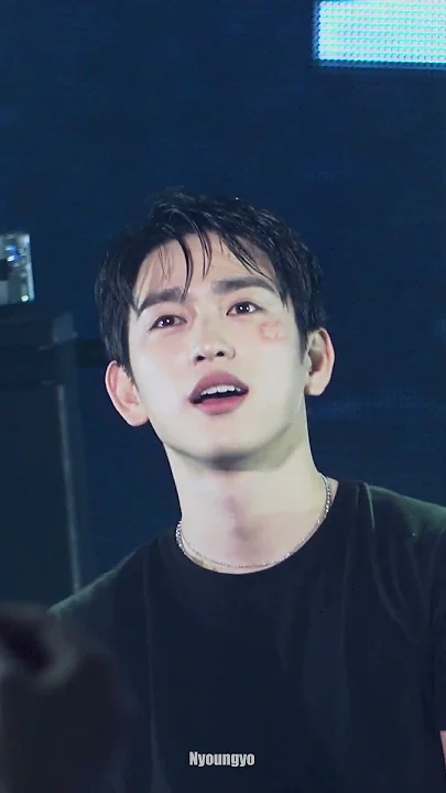 Behind-the-scenes cut of Park Jinyoung