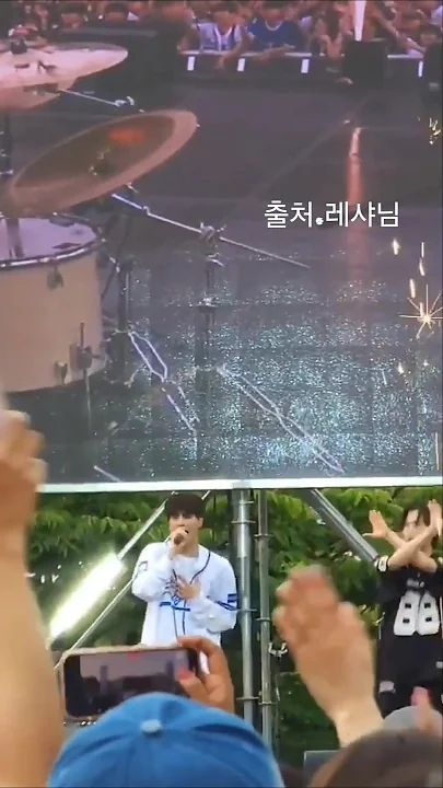 Behind-the-scenes cut of Jeong Dongwon