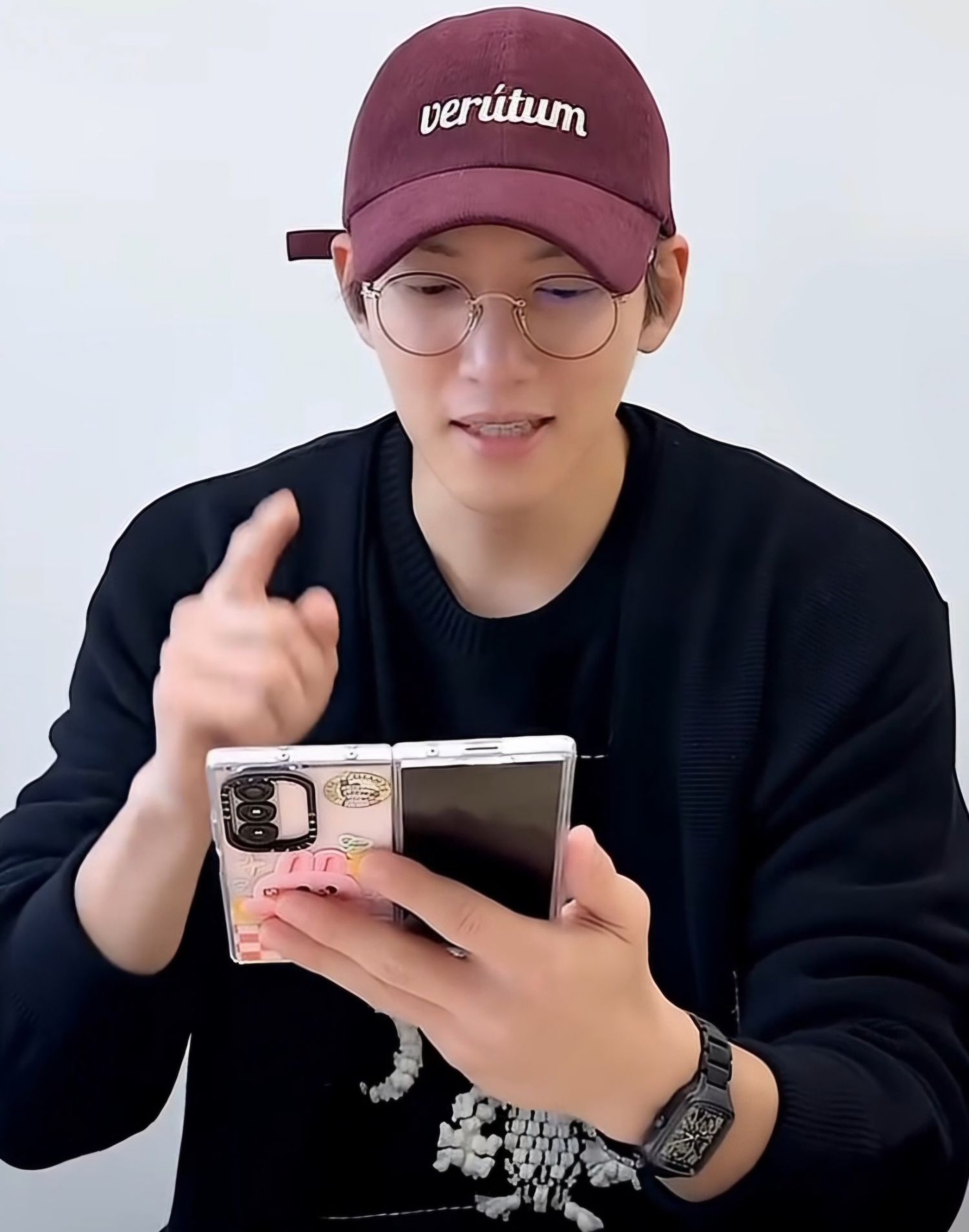 Behind-the-scenes cut of Ji Changwook