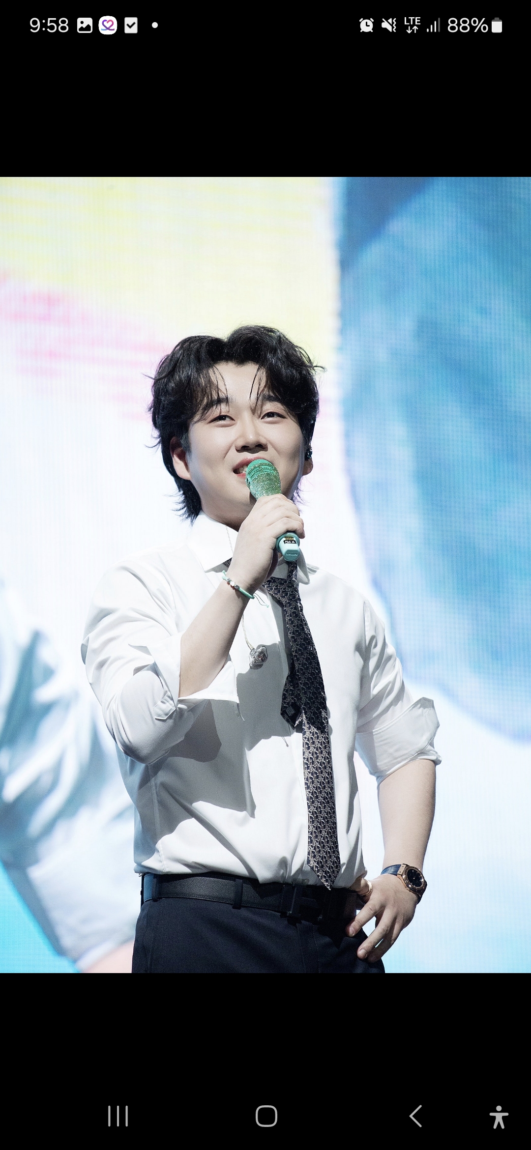 Emotional wallpaper shared by fans for Hwang Youngwoong